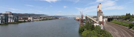 View of Portland city bridges and riverのeditorial素材