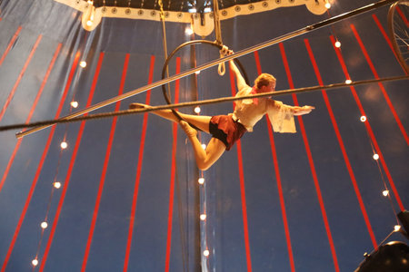 8-10-2022: Redwood city, California: Zoppe circus in Redwood city California,aerial acrobatのeditorial素材