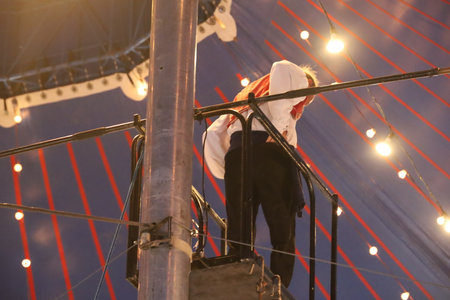 8-10-2022: Redwood city, California: Zoppe circus in Redwood city California, aerial bicyclistsのeditorial素材