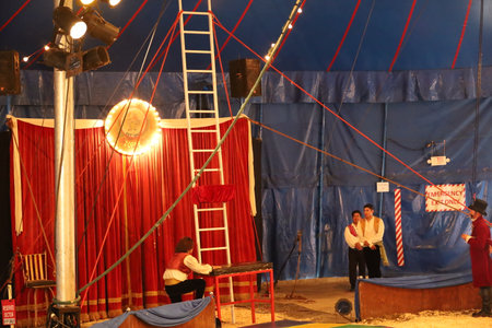 8-10-2022: Redwood city, California: Zoppe circus in Redwood city California, man doing aerial stunts and backflipsのeditorial素材