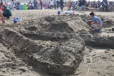 10-15-2022:San Francisco, California: SandKastle tournament in San Francisco. People making sand scultpures in teamsのeditorial素材