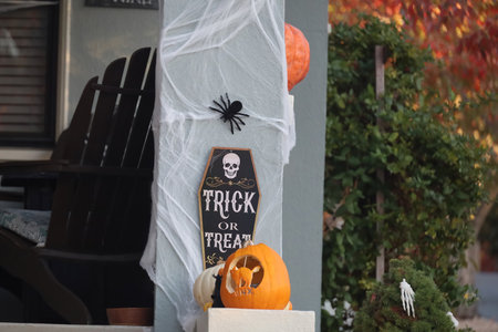 11-1-2022: Burlingame, California: Halloween decorations on streets, Pumpkins in a yardのeditorial素材