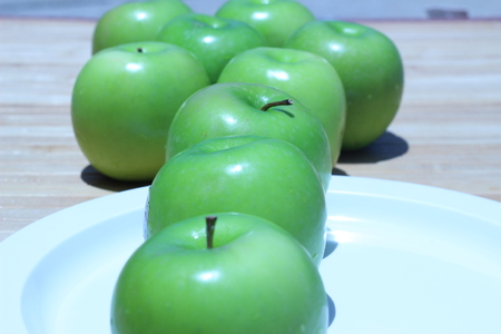 Green apple and half with seeds Green appleの写真素材