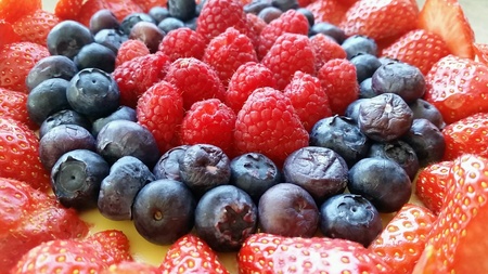 Raspberry, strawberry and blueberry pieの素材