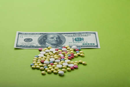 Pills and tablets with US dollarの写真素材
