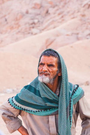 SHARM EL SHEIKH, EGYPT - JULY 9, 2009. Bedouin in the desert and is looking into the distance.のeditorial素材