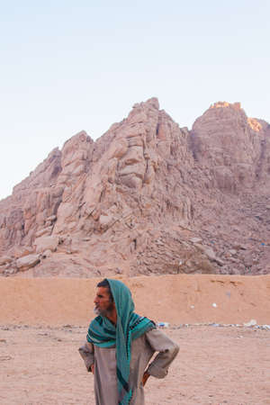 SHARM EL SHEIKH, EGYPT - JULY 9, 2009. Bedouin in the desert and is looking into the distance.のeditorial素材