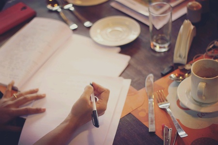 Close up view of a woman hand holding a penの素材
