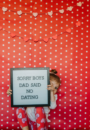 Little girl letter board message for Valentineâs Day funny silly humorous photo shoot with child valentine jokeの写真素材