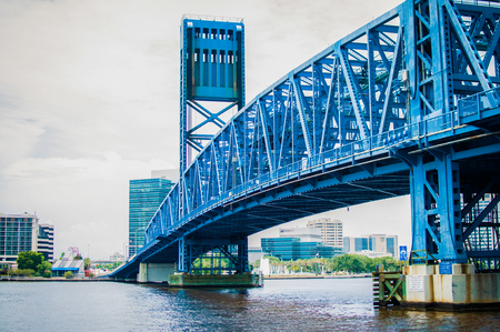 Blue Main Street Bridge Across St. Johns River in Jacksonville Floridaのeditorial素材