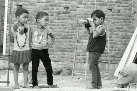 Kid's taking pictureの素材