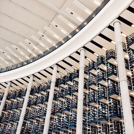 Information Resource CenterIRC in Universiti Teknologi PETEONAS is one of the most beautiful library in Malaysia.の素材