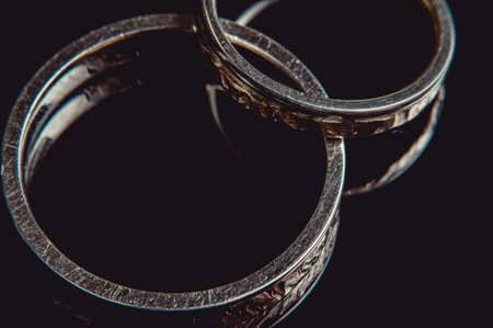 Hammered weddin rings. sunsineの写真素材