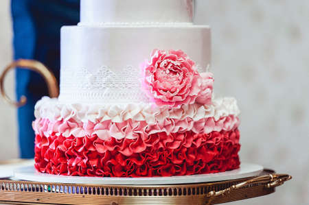 white red pink wedding cake with rosesの写真素材