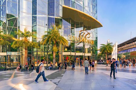 BANGKOK, THAILAND - FEBRUARY 05: This is the Siam Paragon shopping mall, a famous luxury shopping mall in downtown Bangkok  on February 05, 2017 in Bangkokのeditorial素材