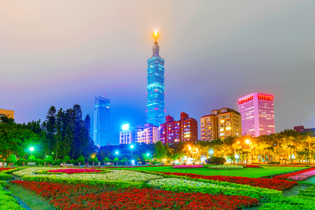 TAIPEI, TAIWAN - APRIL 20: This is a view of Taipei 101 and Xinyi financial district architecture taken from Sun Yat-Sen memorial hall on April 20, 2017 in Taipeiのeditorial素材