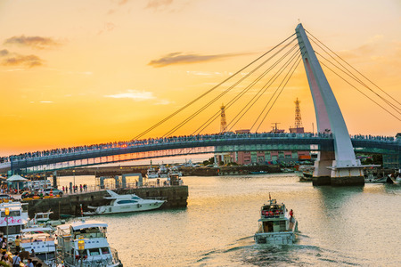 TAIPEI, TAIWAN - MAY 29: This is a view of lover's bridge in fisherman's wharf, it is a famous bridge where couples come to view the sunset in the Tamsui area on May 29, 2017 in Taipeiのeditorial素材