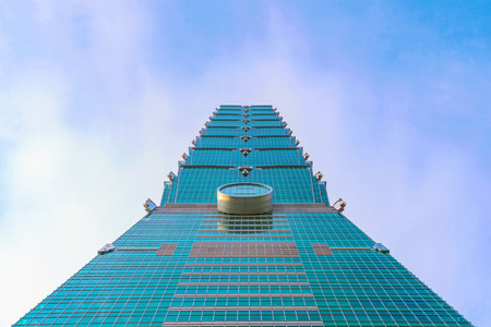 TAIPEI, TAIWAN - MAY 31: This is the exterior arcitecture of the Taipei 101 building a famous landmark in Taipei which is situated in the Xinyi financial district on May 31, 2017 in Taipeiのeditorial素材