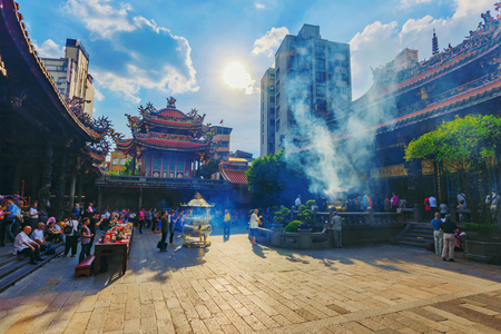 TAIPEI, TAIWAN - JUNE 07: This the architecture of Longshan temple a famous buddhist temple where many locals and tourists visit in Taipei on June 07, 2017 in Taipeiのeditorial素材