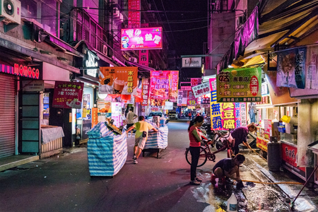 TAICHUNG, TAIWAN - JULY 18: This is a street in Fengjia night market which is said to be the biggest night market in Taiwan on July 18, 2017 in Taichungのeditorial素材