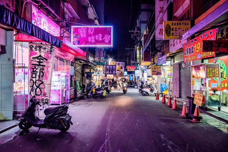 TAICHUNG, TAIWAN - JULY 18: This is a street in Fengjia night market which is said to be the biggest night market in Taiwan on July 18, 2017 in Taichungのeditorial素材