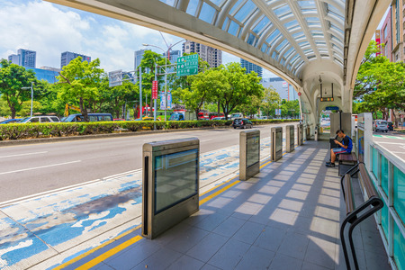 TAICHUNG, TAIWAN - JULY 18: This is a bus stop in the downtown area, bus stops like this can be found around the city as buses are the most common mode of trasnport in Taichung on July 18, 2017 in Taichungのeditorial素材
