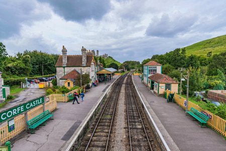CORFE, UNITED KINGDOM - SEPTEMBER 06: This is Corfe Castle railway station. Corfe is a small medieval village with old traditional British architecture on September 06, in Corfeのeditorial素材