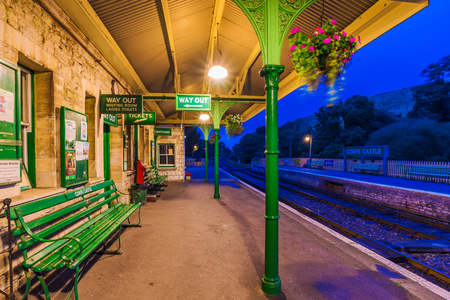CORFE, UNITED KINGDOM - SEPTEMBER 08: This is the waiting platform of Corfe railway station which is well known for its traditonal medieval architecture on September 08, 2017 in Corfeのeditorial素材