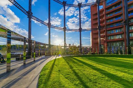 LONDON, UNITED KINGDOM - SEPTEMBER 23: This is the Gasholders park, a new park with contemporary architecture on September 23, 2017 in Londonのeditorial素材