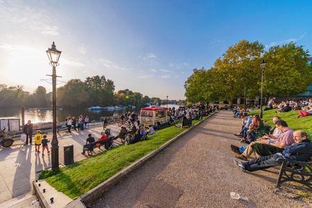 LONDON, UNITED KINGDOM - OCTOBER 16: Riverside park area of Richmond, this is a popular landmark where many people come to relax on October 16, 2017 in Londonのeditorial素材