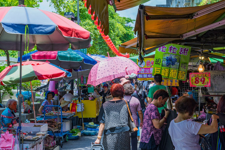 TAIPEI, TAIWAN - JULY 01: View of Shuanglian morning market a popular traditional market where pople come to buy fruit and vegetables on July 01, 2017 in Taipeiのeditorial素材