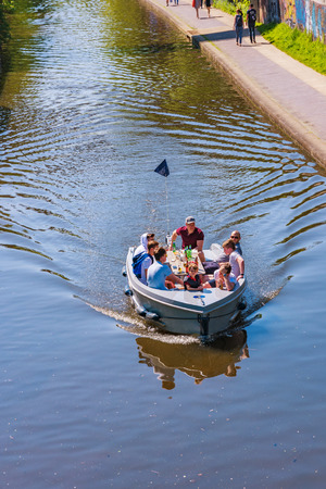 LONDON, UNITED KINGDOM - MAY 05: View of a boat on the Regent's Canal on a ot summer's day May 05, 2018 in Londonのeditorial素材