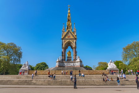 LONDON, UNITED KINGDOM - MAY 06: Albert Memorial in Kensington Gardens is a famous landmark dedicated in memory of Prince Albert on May 06, 2018 in Londonのeditorial素材