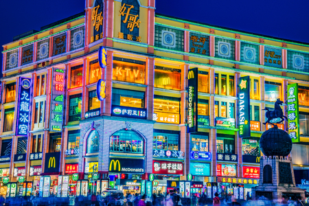 GUANGZHOU, CHINA - OCTOBER 24: Night view of a shopping mall in the famous Shangxiajiu Pedestrian Street on October 24, 2018 in Guangzhouのeditorial素材
