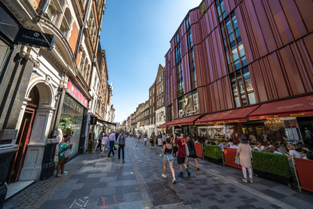 LONDON, UNITED KINGDOM - JULY 23: This is South Molton Street, a famous shopping street near Oxford Circus on July 23, 2019 in Londonのeditorial素材
