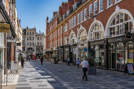 LONDON, UNITED KINGDOM - JULY 23: This is South Molton Street, a famous shopping street near Oxford Circus on July 23, 2019 in Londonのeditorial素材