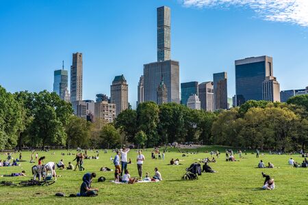 NEW YORK, USA - OCTOBER 12: View of Sheep Meadow in Central Park and the midtown Manhattan city skyline on October 12, 2019 in New Yorkのeditorial素材