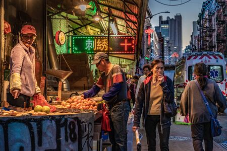 NEW YORK, USA - OCTOBER 14: Street scene of market stall vendors outside shops in the evening in the Chinatown area on October 14, 2019 in New Yorkのeditorial素材