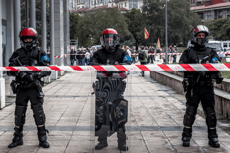 Strong street disturbances at a concentration of the far-right Spanish party Vox in Arransate - Mondragon, Gipuzkoa, Basque Country, Spain. Date: 07/18/2021のeditorial素材