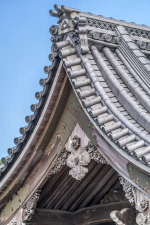 (general gate) Somon of Kencho-ji temple complex, Gegyo and shishiguchi decoration roof detail. Kamakura, Kanagawa Prefecture, Japanのeditorial素材