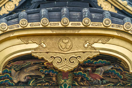 Ueno Tosho-gu shinto shrine. Kara-Mon Gate Golden carving detail. National Treasure of Japan. Located in Ueno Park, Taito Ward, Tokyoのeditorial素材
