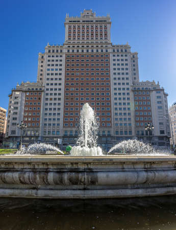 Madrid, Spain -  April 04, 2017 : Plaza de Espana Square Fountain, Edificio Espana Building. Located at the end of Gran Via Streetのeditorial素材