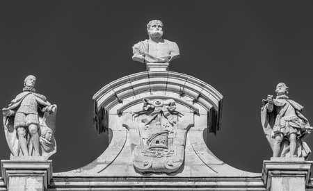 Madrid Royal Palace (Palacio Real) Top East balustrade. Statues of Felipe III of Spain and Sancho Ramirez of Aragon and Navarreのeditorial素材