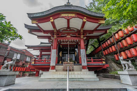 Tokyo, August 08, 2015. Two foxes (inari) guarding Chanoki Inari shrine. Located in Shinjuku Ward.のeditorial素材