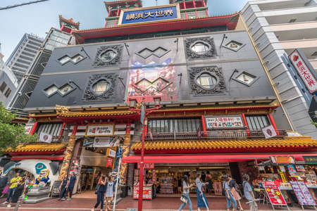 Yokohama, Japan - August 29, 2018 : People walking and enjoying in Chinatown (ChukaGai) Japan's largest chinese neighborhood full of restaurants and colorful storesのeditorial素材