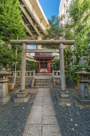 Tokyo, Chuo Ward - August 26, 2018 : Kabuto Jinja shinto shrine located under a highway. Founded in 1878 near the Tokyo Stock exchange. Enshrines Uka-no-mitama-no-mikoto deity of commerceのeditorial素材