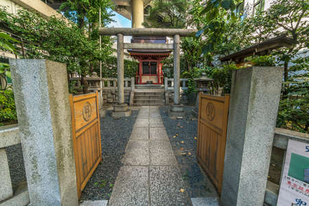 Tokyo, Chuo Ward - August 26, 2018 : Kabuto Jinja shinto shrine located under a highway. Founded in 1878 near the Tokyo Stock exchange. Enshrines Uka-no-mitama-no-mikoto deity of commerceのeditorial素材