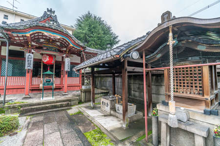 Shimogyo Ward, Kyoto, Japan - November 08, 2017 : Chozuya (Water ablution Pavilion) and Main Hall (Dai Benzai Sontensha) at Sosen-ji Temple.のeditorial素材