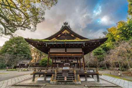 Hirano Jinja Shinto Shrine. Built in 17th century, Kasuga Jinja style. Famous by its 500 Cherry trees garden. Enshrines Imaki-no-kami,Kudo-no-kami, Furuaki-no-kami, Hime-no-kami Deities. Kyoto, Japanのeditorial素材