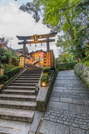 Kyoto, Japan - November 11, 2017 : Entrance torii gate to Jishu-jinja Shrine, devoted to Okuninushi no mikoto deity of of marriage. Located in the grounds of Kiyomizuderaのeditorial素材